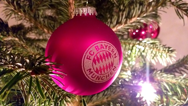 【直播】Uzi看决胜局：那BLG放假了呀，天选之子TES！42亮98回复.